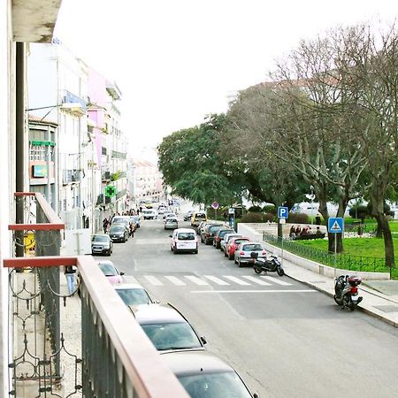 ליסבון Joivy Modern 1-Bed Apt With Terrace, Moments From Sao Bento Palace מראה חיצוני תמונה