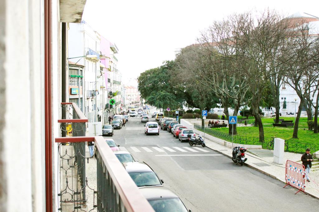 ליסבון Joivy Modern 1-Bed Apt With Terrace, Moments From Sao Bento Palace מראה חיצוני תמונה