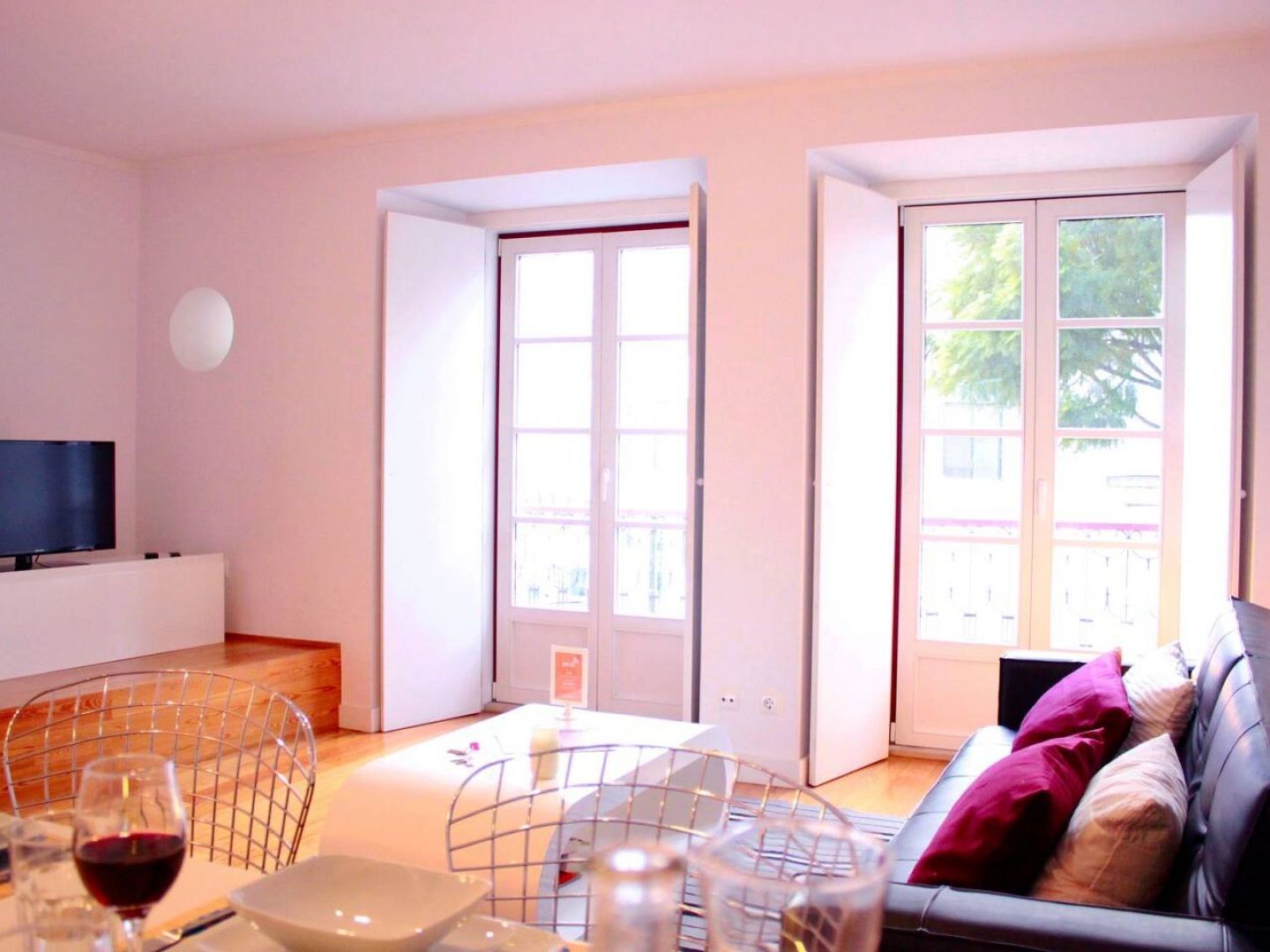 ליסבון Joivy Modern 1-Bed Apt With Terrace, Moments From Sao Bento Palace מראה חיצוני תמונה