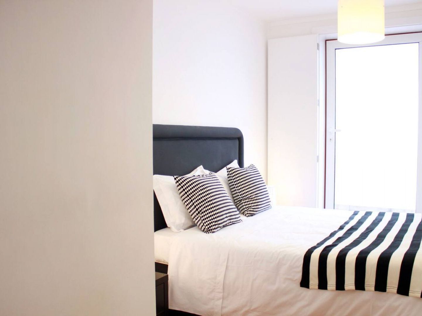 ליסבון Joivy Modern 1-Bed Apt With Terrace, Moments From Sao Bento Palace מראה חיצוני תמונה