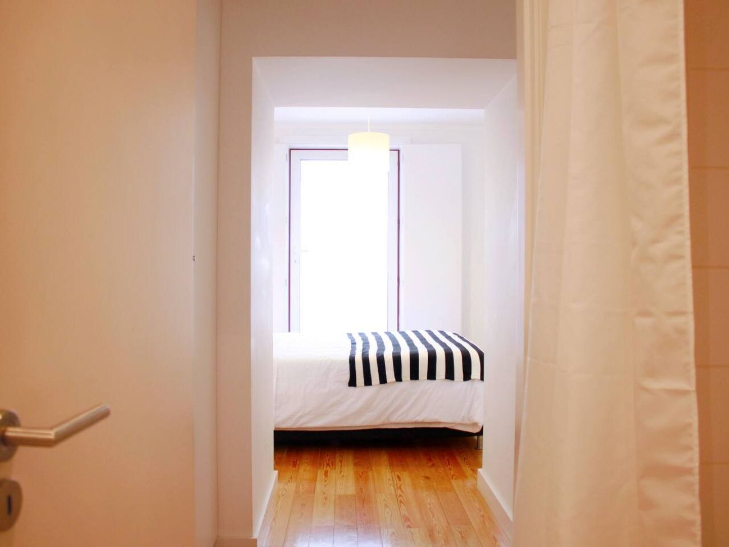 ליסבון Joivy Modern 1-Bed Apt With Terrace, Moments From Sao Bento Palace מראה חיצוני תמונה